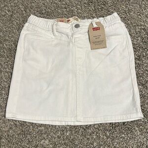 Brand NEW Levi’s skirt for girls!
